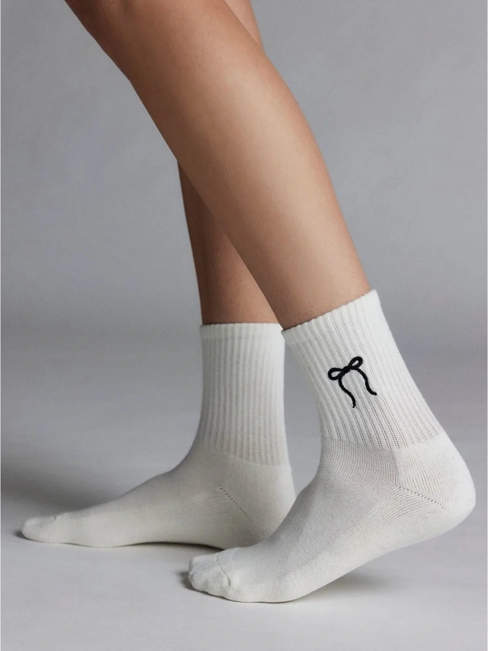 Bow Icon Embroidered Quarter Crew Socks Black & White by Urban Outfitters NWT
